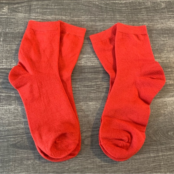 ๐๐ 2 Pairs Red Ankle Socks - Picture 3 of 5